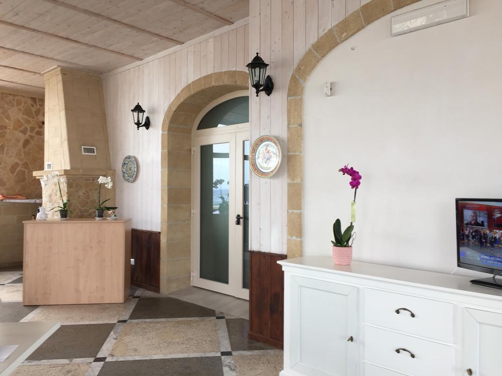 Due Passi Dal Mare Bed & Breakfast Torricella  Exterior foto